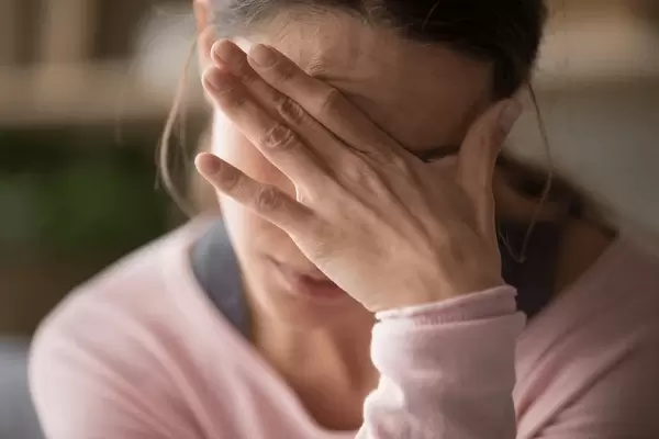 Mi az illegális gyász? - Amikor nyilvánosan nem szabad megélnünk a veszteséget