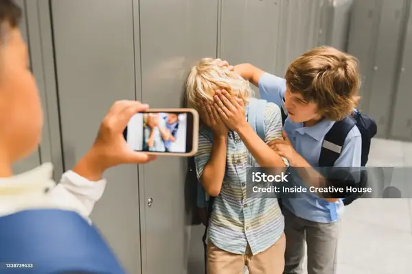 Zaklatás az iskolában - Bullying és cyberbullying
