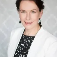 Dr. Jakab Julianna