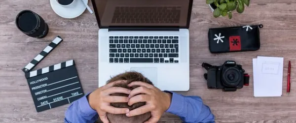 Imposztor szindróma: Mikor úgy érzed, hogy csak színjátékot játszol