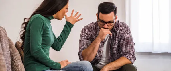 Hogyan beszélj elkerülő vagy szorongó partnerrel úgy, hogy ne menekülés legyen a vége?